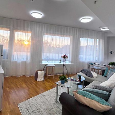 Stella'S Apartment - City Center - Free Secure Parking - Big Sun Terrace - Air Conditioning - Wifi - Tram To The Tallinn Bus Station And Old Town Zewnętrze zdjęcie
