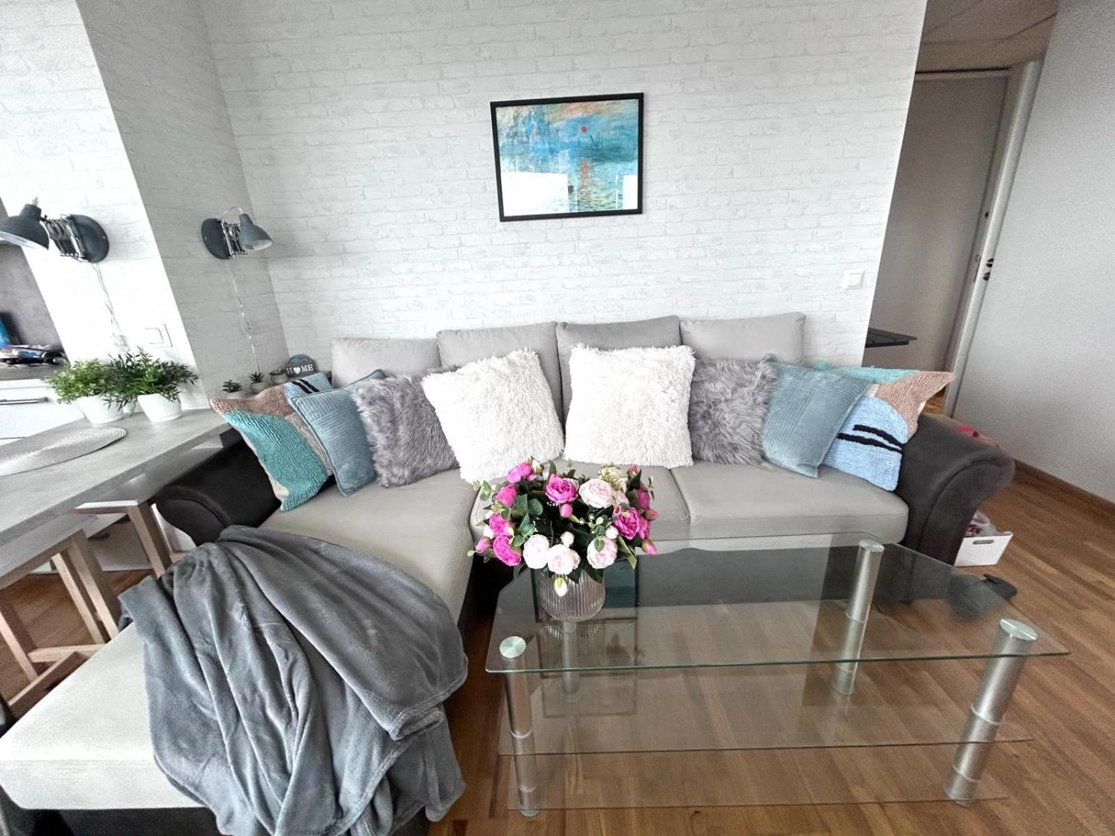 Stella'S Apartment - City Center - Free Secure Parking - Big Sun Terrace - Air Conditioning - Wifi - Tram To The Tallinn Bus Station And Old Town Zewnętrze zdjęcie