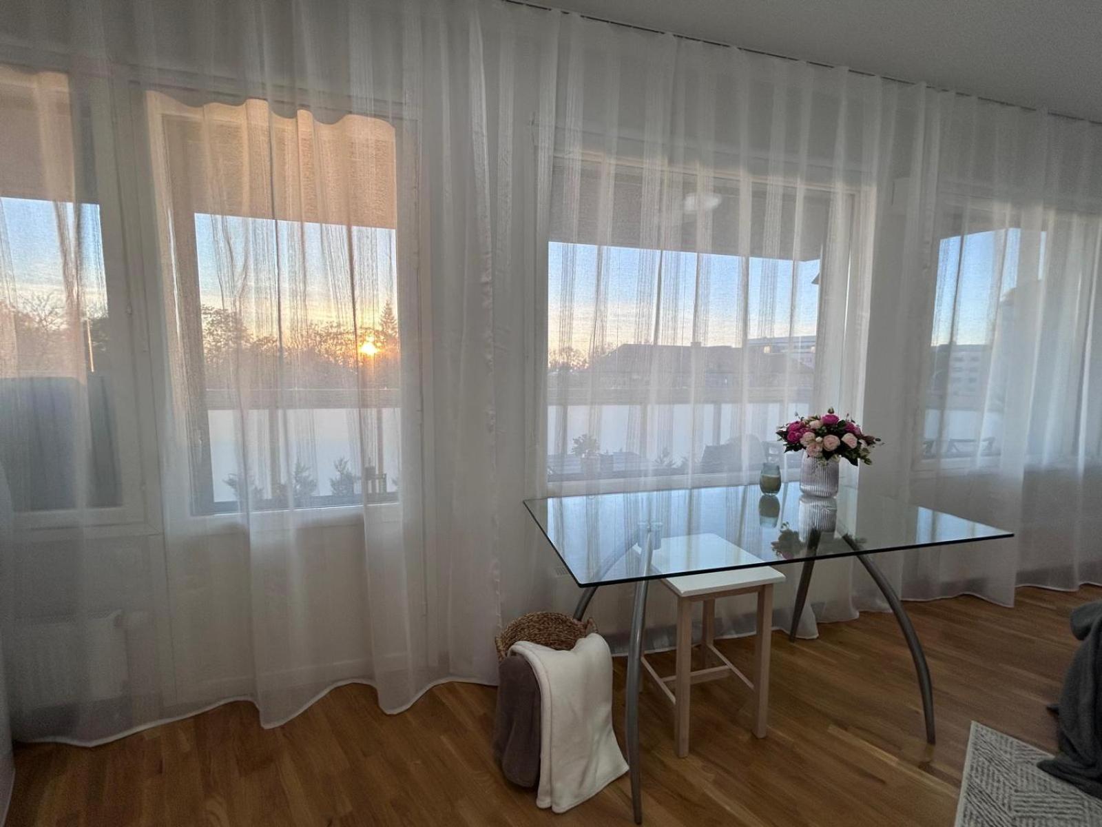 Stella'S Apartment - City Center - Free Secure Parking - Big Sun Terrace - Air Conditioning - Wifi - Tram To The Tallinn Bus Station And Old Town Zewnętrze zdjęcie