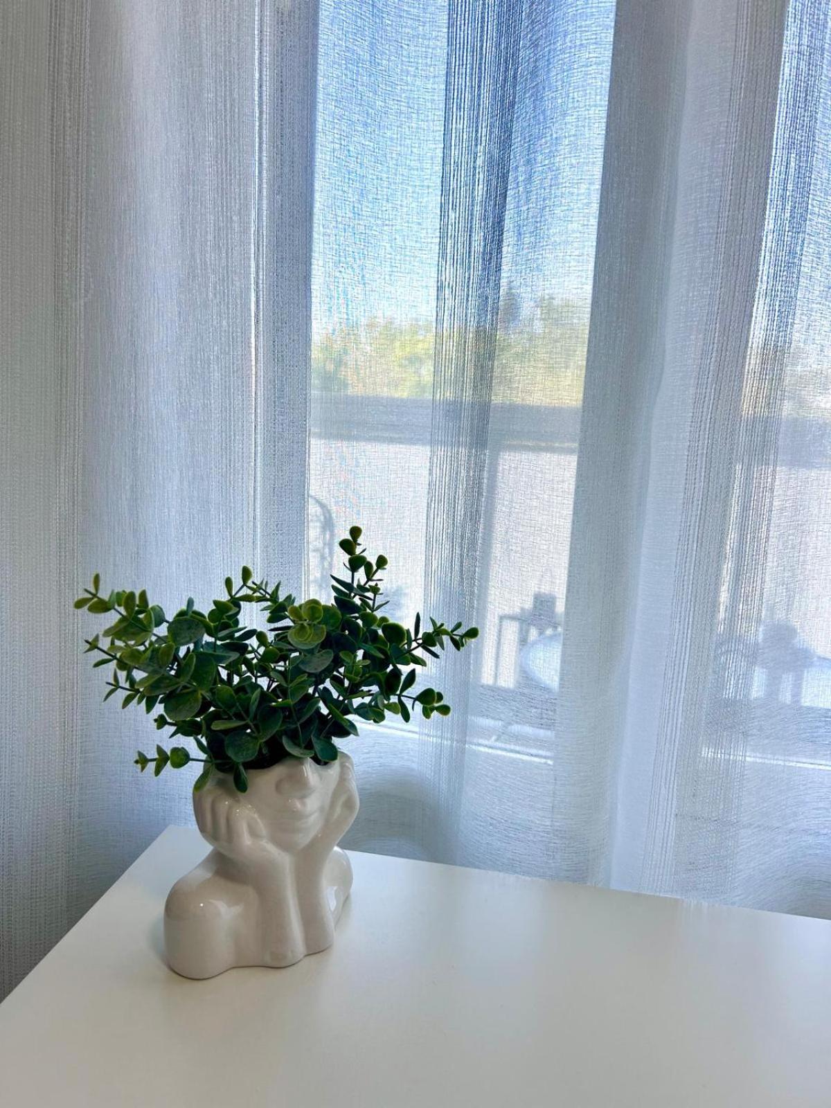 Stella'S Apartment - City Center - Free Secure Parking - Big Sun Terrace - Air Conditioning - Wifi - Tram To The Tallinn Bus Station And Old Town Zewnętrze zdjęcie