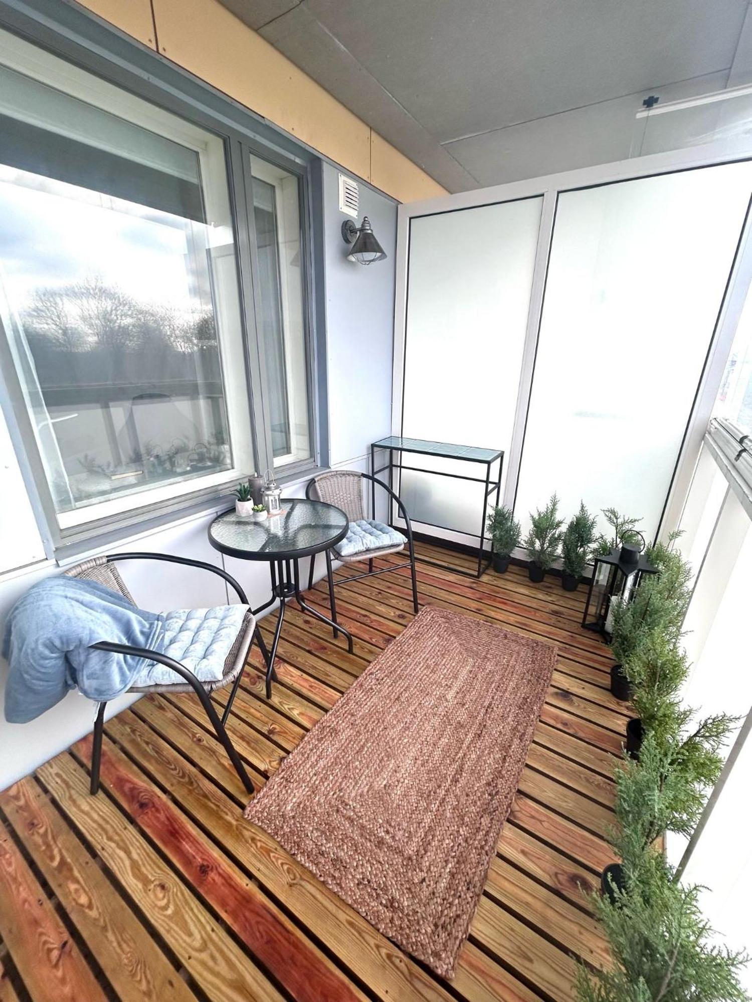 Stella'S Apartment - City Center - Free Secure Parking - Big Sun Terrace - Air Conditioning - Wifi - Tram To The Tallinn Bus Station And Old Town Zewnętrze zdjęcie